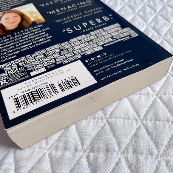 Gone Girl by Gillian Flynn - Picture 3 of 3